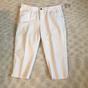 Beautiful white cropped chinos